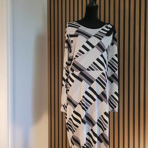 Black and White Geometric Print Dress